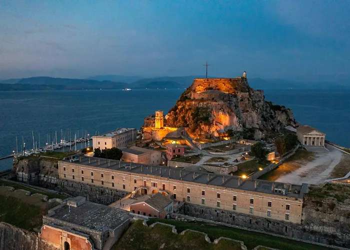 Nafsika's Grande In Corfu Old Town *